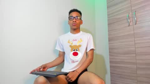 Snapshot of kenan_2601 chatting on December 4, 7:11 pm kenan 2601 online show from December 4, 7:11 pm