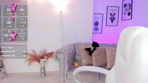 Kendall Jenner online show from December 10, 5:28 am