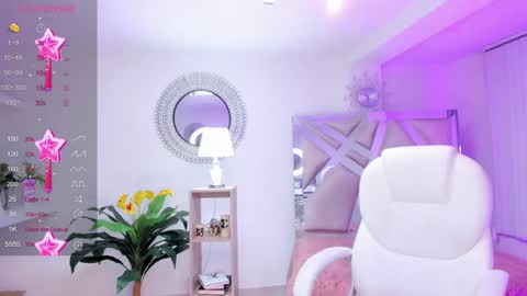 Kendall Jenner online show from December 22, 8:27 am