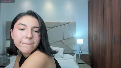 Kendall Jenner online show from December 31, 4:38 am