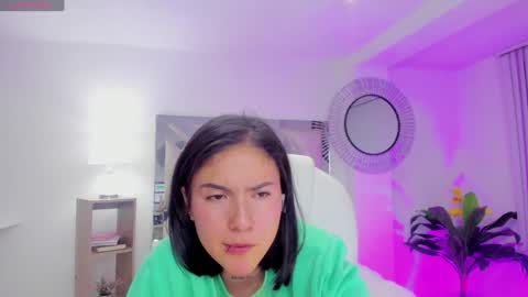 Kendall Jenner online show from January 6, 7:20 am