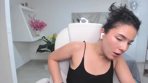 Kendall Jenner online show from February 1, 8:18 am