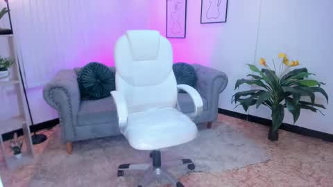 Kendall Jenner online show from February 26, 4:25 am