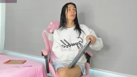 Snapshot of kendal_hot1 chatting on November 7, 1:11 pm Aleja3 online show from November 7, 1:11 pm