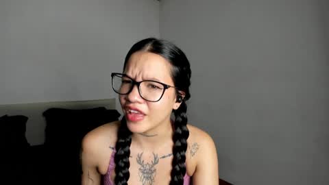Snapshot of kendalgrey01 chatting on May 1, 3:27 pm Kendal online show from May 1, 3:27 pm