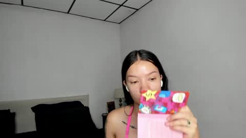Snapshot of kendalgrey01 chatting on May 11, 2:23 pm Kendal online show from May 11, 2:23 pm