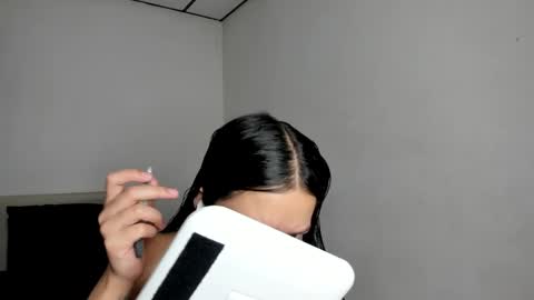 Snapshot of kendalgrey01 chatting on May 18, 2:34 pm Kendal online show from May 18, 2:34 pm