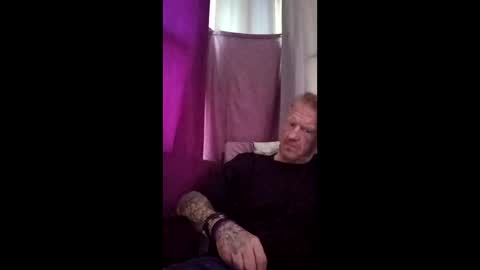 Snapshot of kendall21978 chatting on May 27, 6:49 pm kendall21978 online show from May 27, 6:49 pm