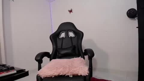 kendall  INSTAGRAM  alice vargas04 online show from February 12, 9:10 pm