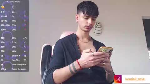 Snapshot of kendall_ros chatting on September 24, 1:58 pm kendall ross online show from September 24, 1:58 pm