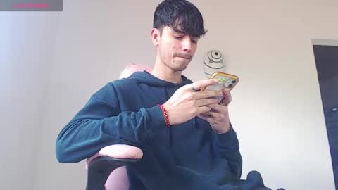 Snapshot of kendall_ros chatting on October 15, 4:18 pm kendall ross online show from October 15, 4:18 pm