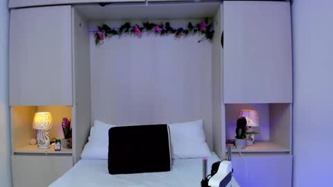 Snapshot of kendallrosse1 chatting on December 27, 11:39 am Kendal online show from December 27, 11:39 am