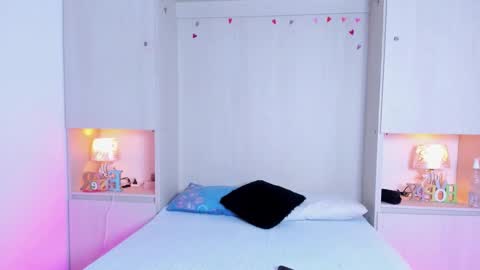 Kendal online show from December 18, 12:44 pm