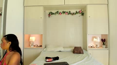 Kendal online show from February 20, 1:00 pm