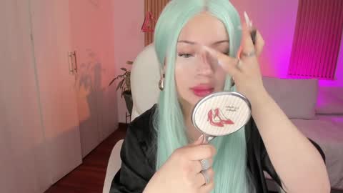 Kendall  online show from November 17, 8:47 pm