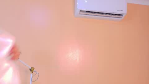 Snapshot of kendalmilleer chatting on May 11, 9:04 am online show from May 11, 9:04 am