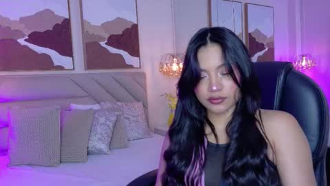 Kendal online show from November 8, 1:50 am