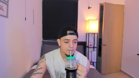 kendel_dimitri online show from April 15, 6:31 am