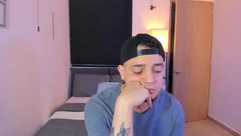 kendel_dimitri online show from April 30, 6:42 am