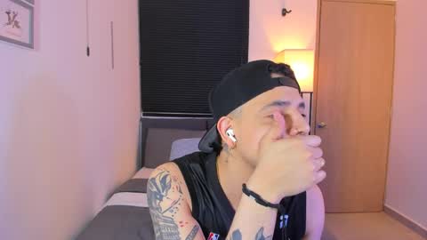 kendel_dimitri online show from May 2, 3:33 am