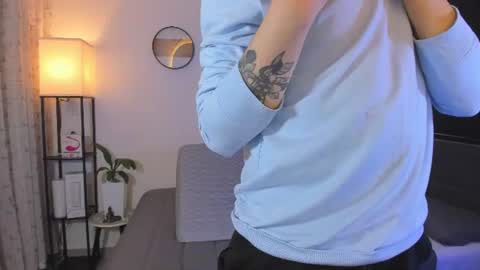 kendel_dimitri online show from June 17, 5:54 am