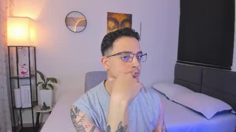 kendel_dimitri online show from June 18, 3:07 am