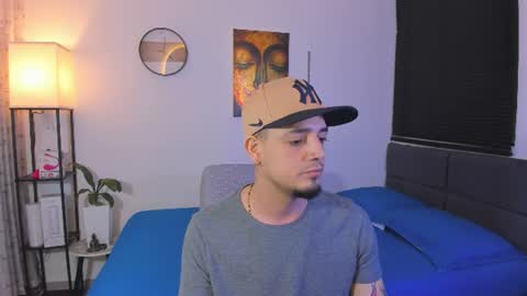 Snapshot of kendel_dimitri chatting on June 24, 1:59 am kendel_dimitri online show from June 24, 1:59 am