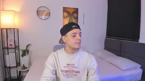 Snapshot of kendel_dimitri chatting on June 30, 5:41 am kendel_dimitri online show from June 30, 5:41 am