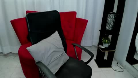 Snapshot of kendra_hot chatting on June 5, 10:04 pm Kendra Hot online show from June 5, 10:04 pm