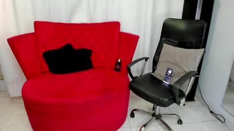Snapshot of kendra_hot chatting on June 9, 10:21 pm Kendra Hot online show from June 9, 10:21 pm