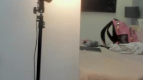 Kendra London online show from November 8, 11:10 am