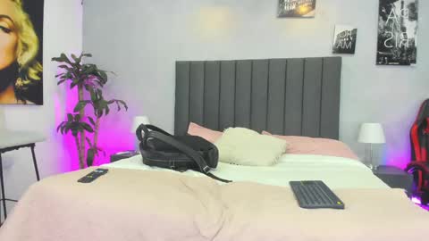 Kendra London online show from April 28, 11:15 am