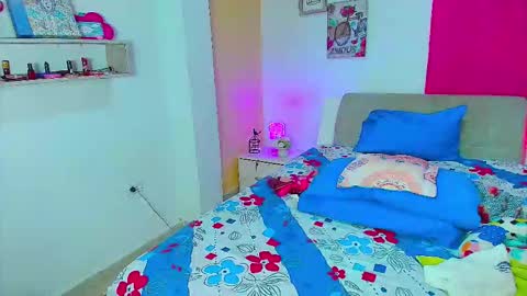 Snapshot of kendra_love31 chatting on March 16, 3:12 am kendra_love31 online show from March 16, 3:12 am