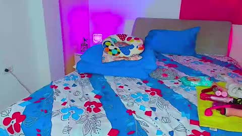 Snapshot of kendra_love31 chatting on March 16, 5:44 am kendra_love31 online show from March 16, 5:44 am