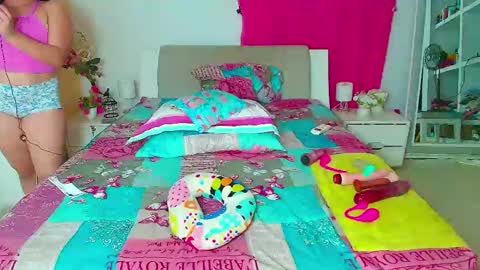 Snapshot of kendra_love31 chatting on May 11, 3:12 am kendra_love31 online show from May 11, 3:12 am