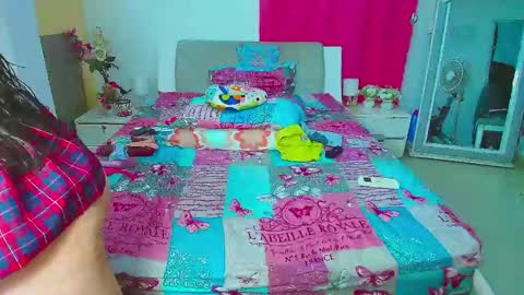Snapshot of kendra_love31 chatting on June 5, 2:40 am kendra_love31 online show from June 5, 2:40 am