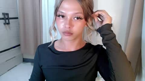 kendra_lunaxx online show from July 13, 9:34 am