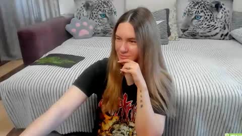 Snapshot of kendra_xx_ chatting on May 5, 12:51 am Kendra online show from May 5, 12:51 am