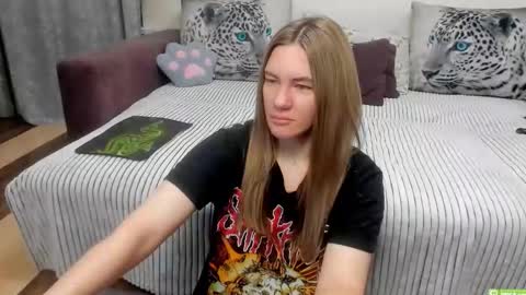 Snapshot of kendra_xx_ chatting on May 5, 10:51 pm Kendra online show from May 5, 10:51 pm