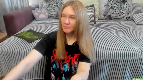 Snapshot of kendra_xx_ chatting on May 9, 1:00 am Kendra online show from May 9, 1:00 am