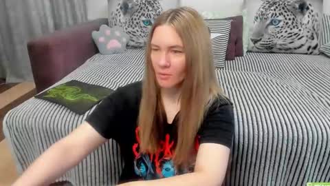 Snapshot of kendra_xx_ chatting on May 10, 12:49 am Kendra online show from May 10, 12:49 am
