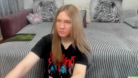 Snapshot of kendra_xx_ chatting on May 13, 11:55 pm Kendra online show from May 13, 11:55 pm