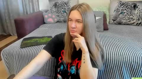 Snapshot of kendra_xx_ chatting on May 15, 1:01 am Kendra online show from May 15, 1:01 am
