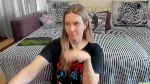 Snapshot of kendra_xx_ chatting on May 18, 4:29 am Kendra online show from May 18, 4:29 am