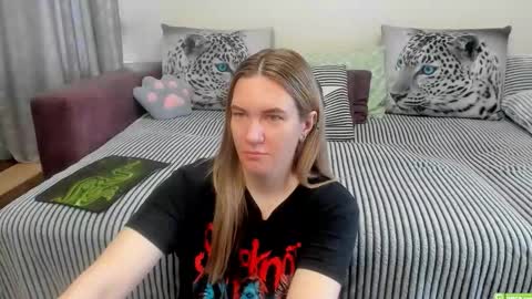 Snapshot of kendra_xx_ chatting on May 19, 1:56 am Kendra online show from May 19, 1:56 am