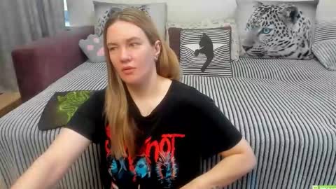 Snapshot of kendra_xx_ chatting on May 24, 12:04 am Kendra online show from May 24, 12:04 am