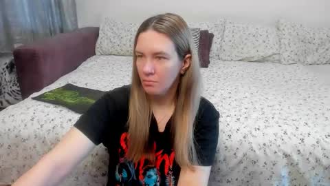 Snapshot of kendra_xx_ chatting on June 1, 11:17 pm Kendra online show from June 1, 11:17 pm