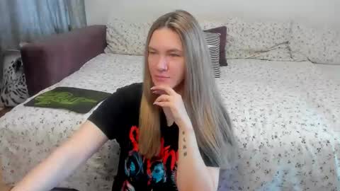 Snapshot of kendra_xx_ chatting on June 3, 12:24 am Kendra online show from June 3, 12:24 am
