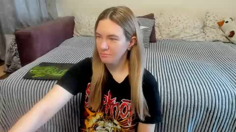 Snapshot of kendra_xx_ chatting on June 7, 11:30 pm Kendra online show from June 7, 11:30 pm