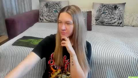 Snapshot of kendra_xx_ chatting on June 9, 11:38 pm Kendra online show from June 9, 11:38 pm